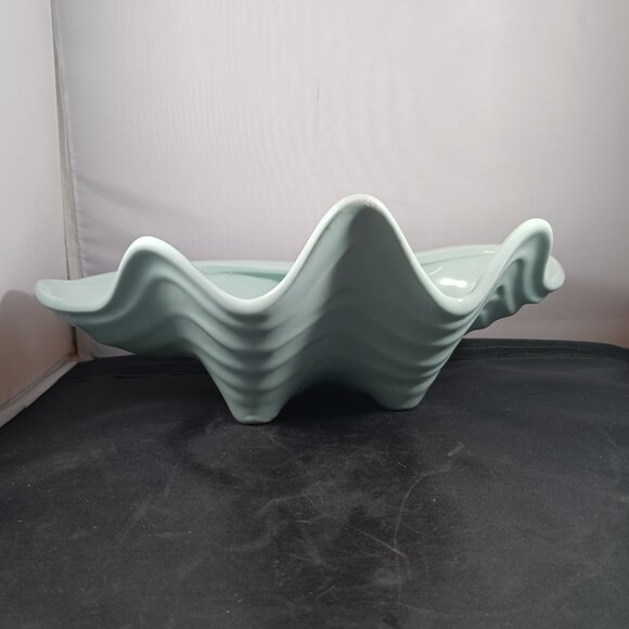 Vintage HALL Pottery Mid Century Light Blue Shell Bowl - Picture 3 of 10